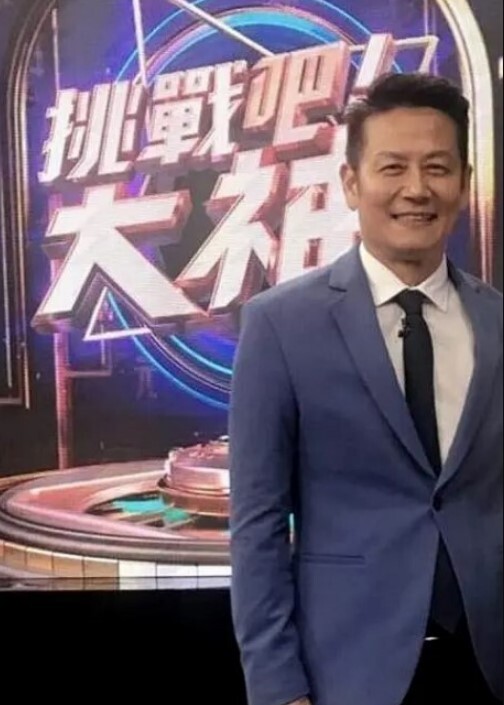 山鸡岁月足浴店勾搭3位女技师-1 - 好色™ TV